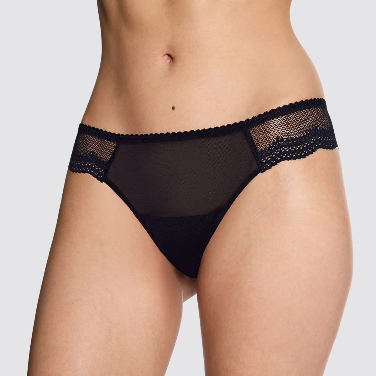 Signature Lace Thong Black
