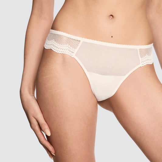 Signature Lace Thong Ecru